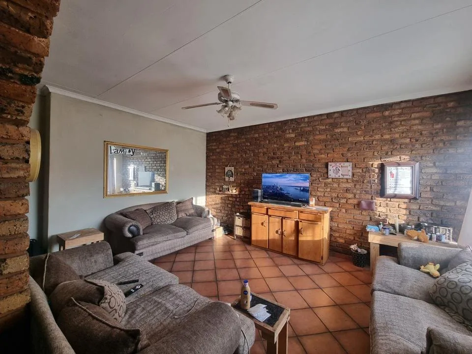 3 Bedroom Townhouse for sale in Middelburg Central