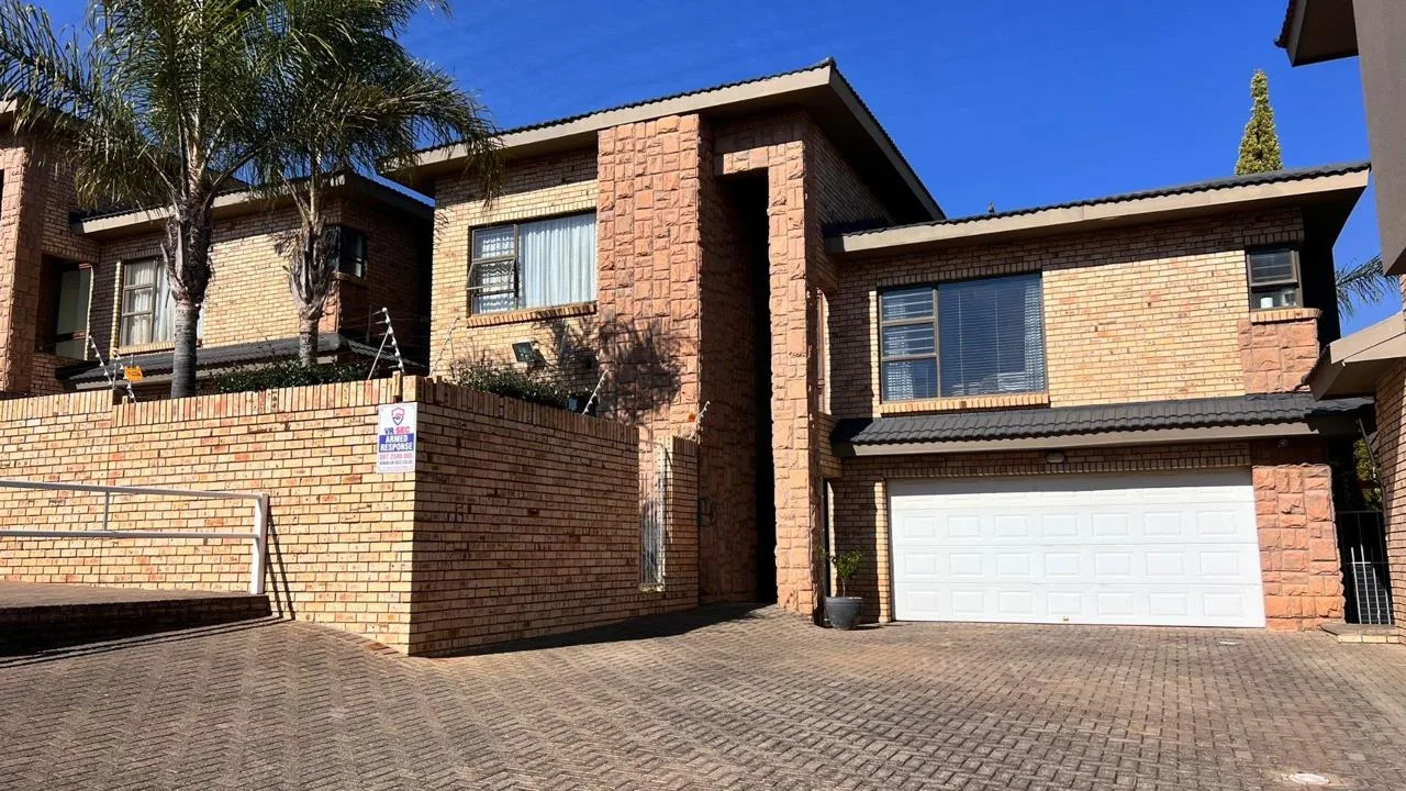 4 Bedroom Townhouse for sale in Langenhovenpark