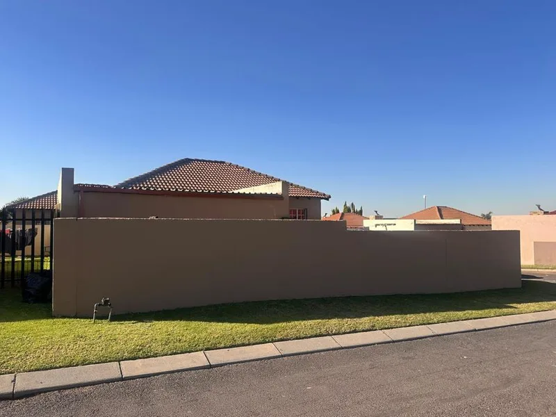 3 Bedroom Townhouse for sale in Ben Fleur