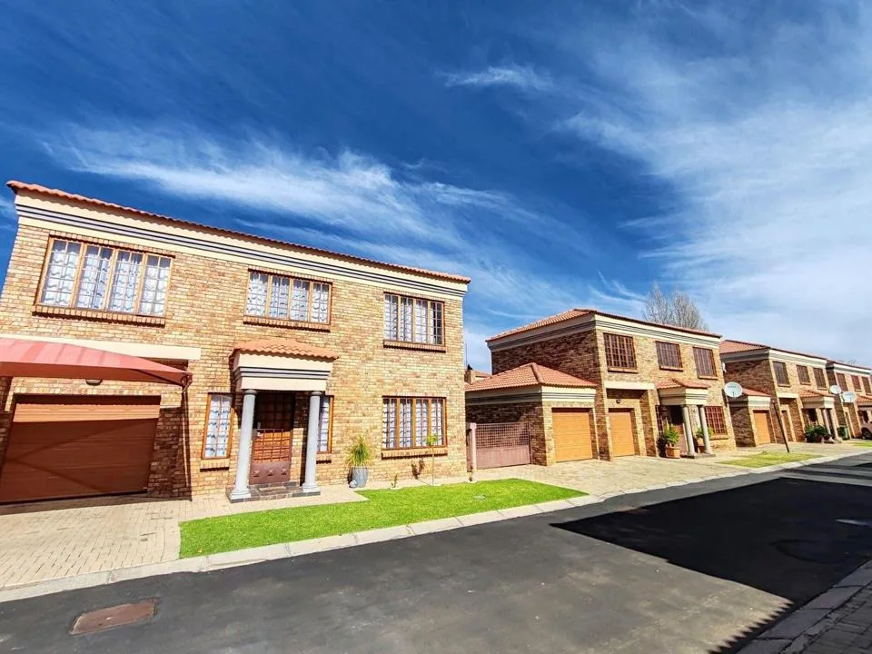 3 Bedroom Townhouse for sale in Grimbeeck Park