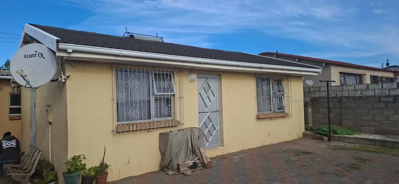 2 Bedroom House for sale in Mdantsane Nu 14