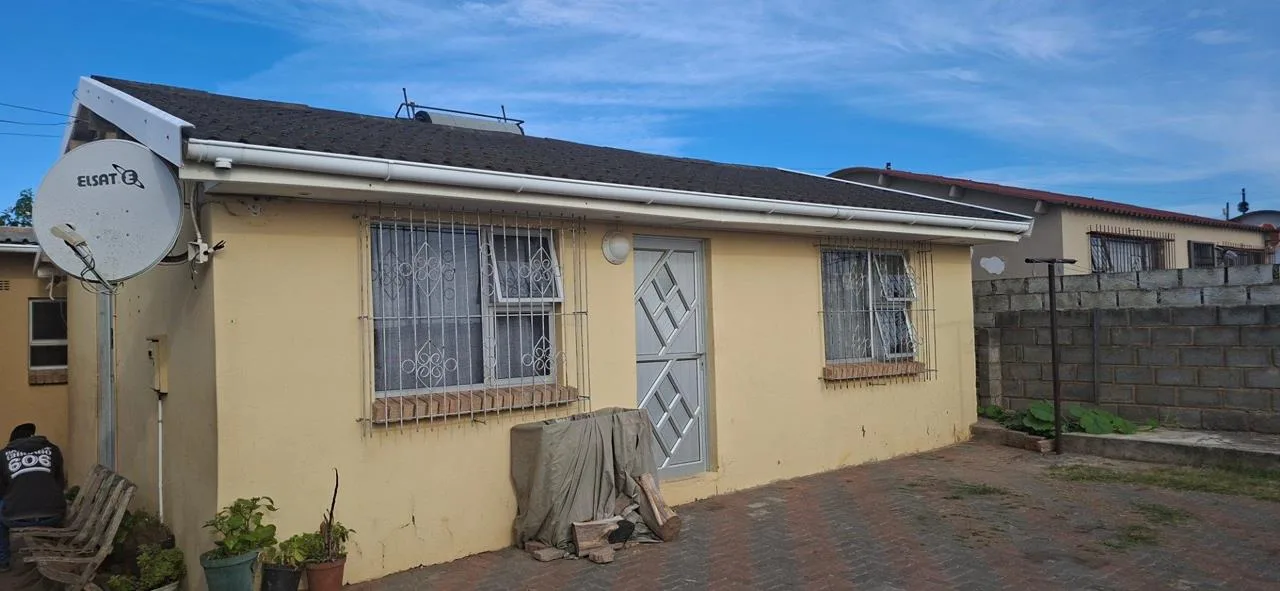 2 Bedroom House for sale in Mdantsane Nu 14