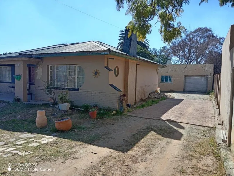 4 Bedroom House for sale in Ross Kent North
