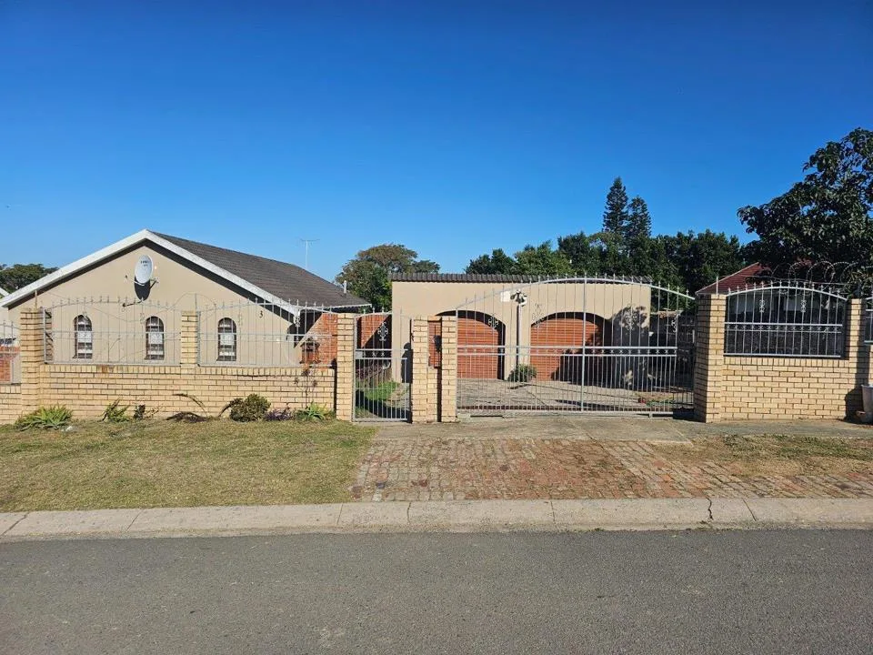 3 Bedroom House for sale in Amalinda