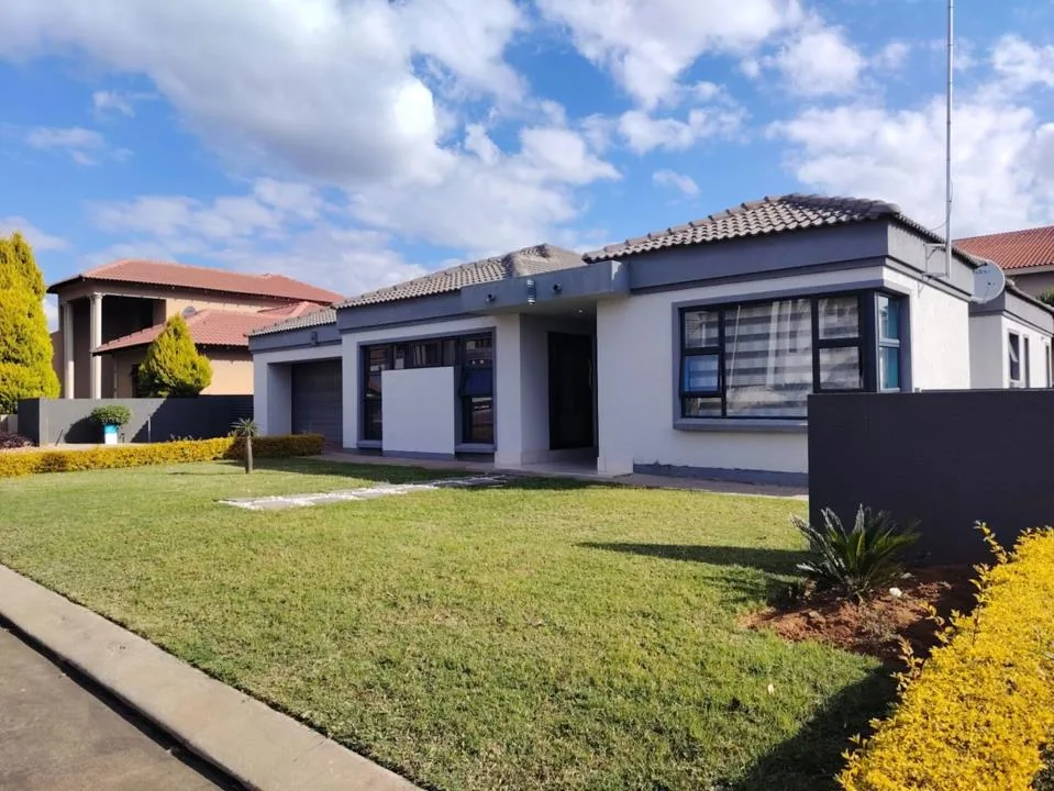 3 Bedroom House for sale in Bendor