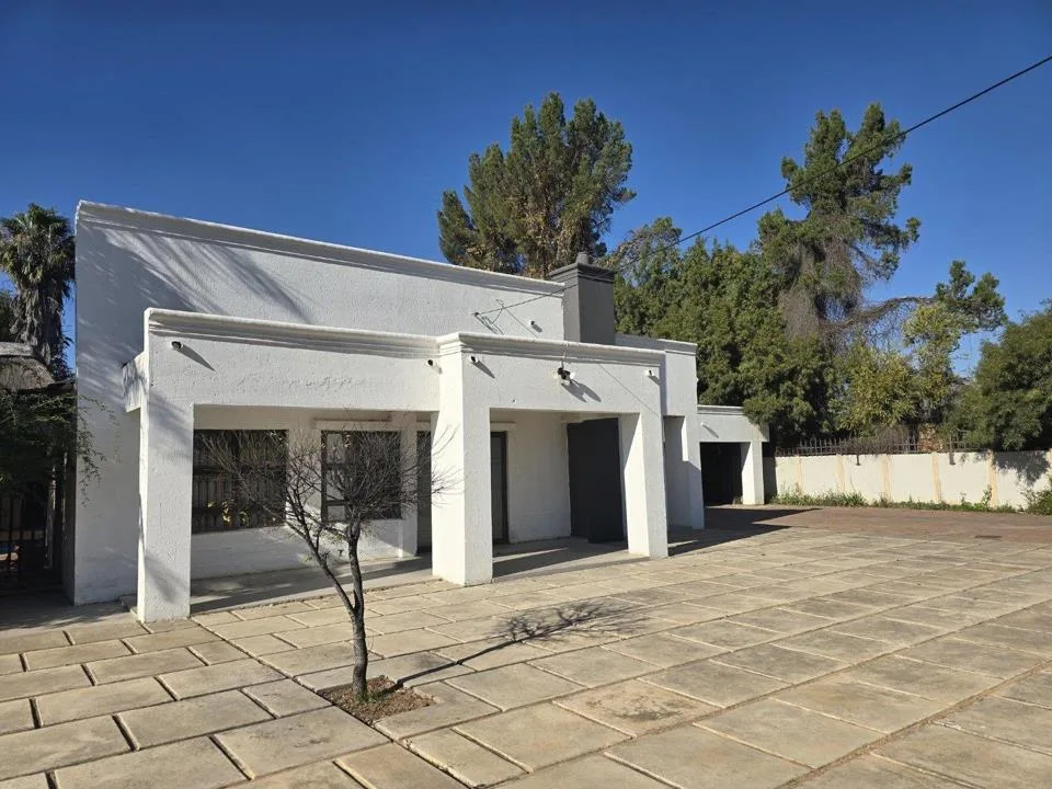 6 Bedroom House for sale in Golf View