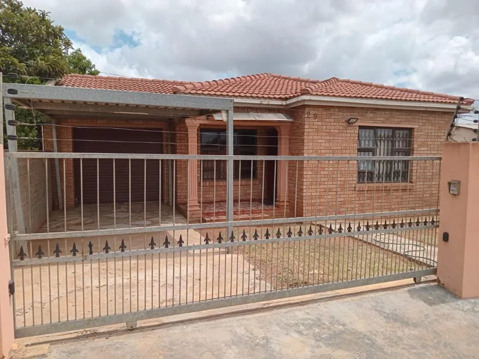 3 Bedroom House for sale in Kwanobuhle