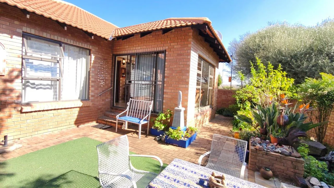 3 Bedroom Townhouse for sale in Shellyvale