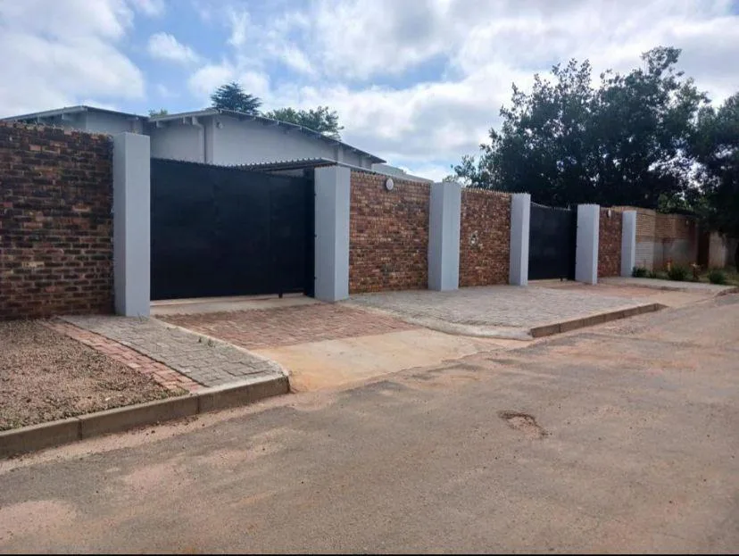 11 Bedroom House for sale in Riviera Park