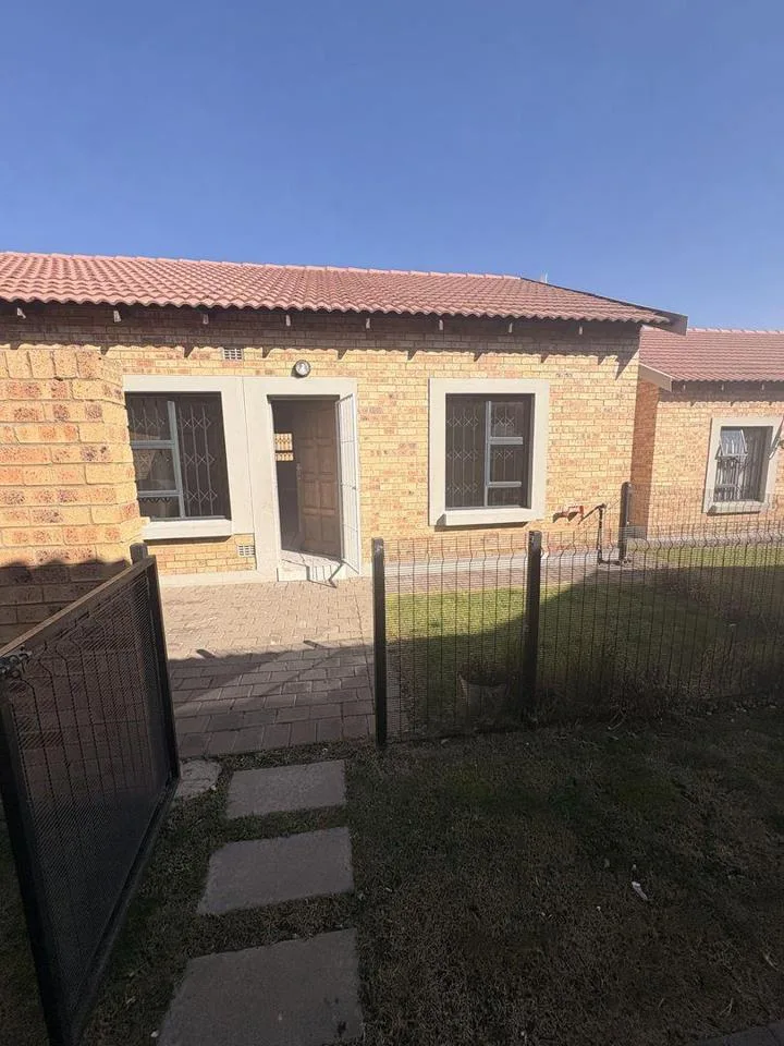 2 Bedroom House to rent in Terra Nova