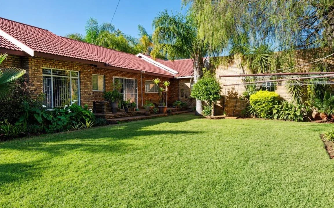 5 Bedroom House for sale in Koster