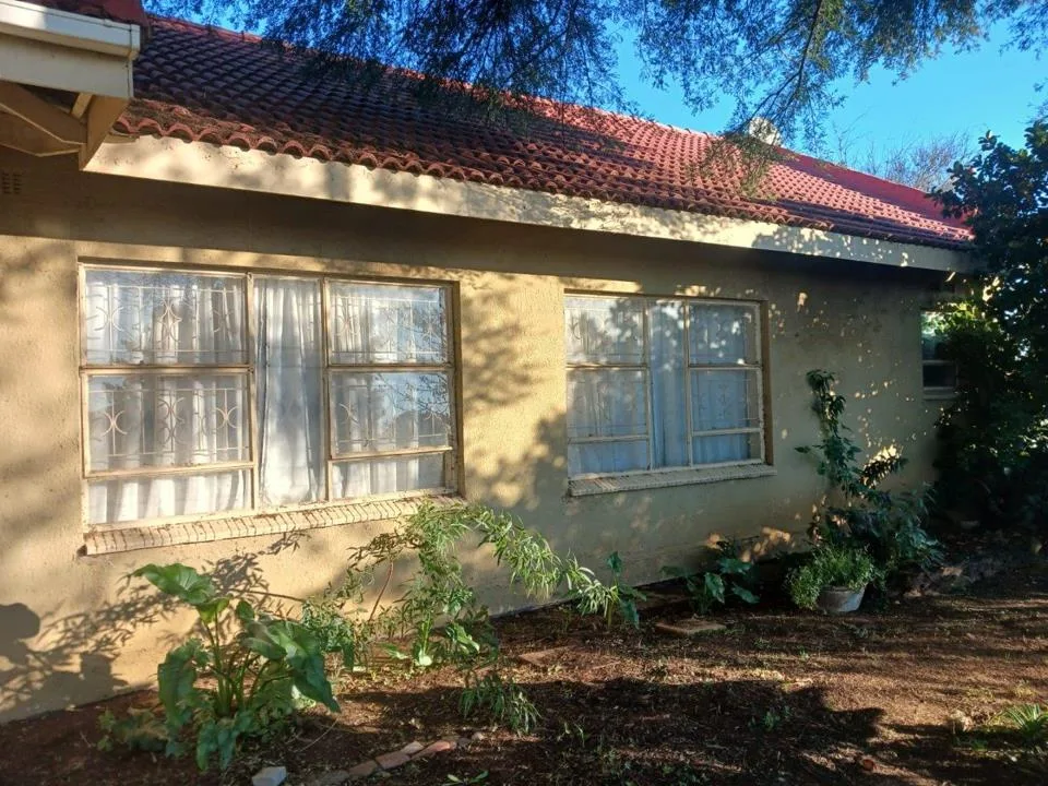 4 Bedroom House for sale in Riebeeckstad