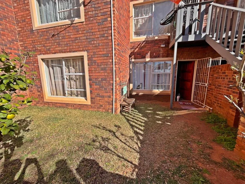 3 Bedroom Townhouse for sale in Langenhovenpark