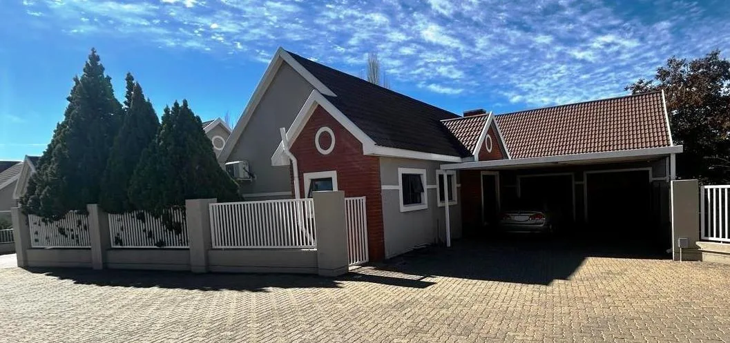 3 Bedroom Townhouse for sale in Shellyvale