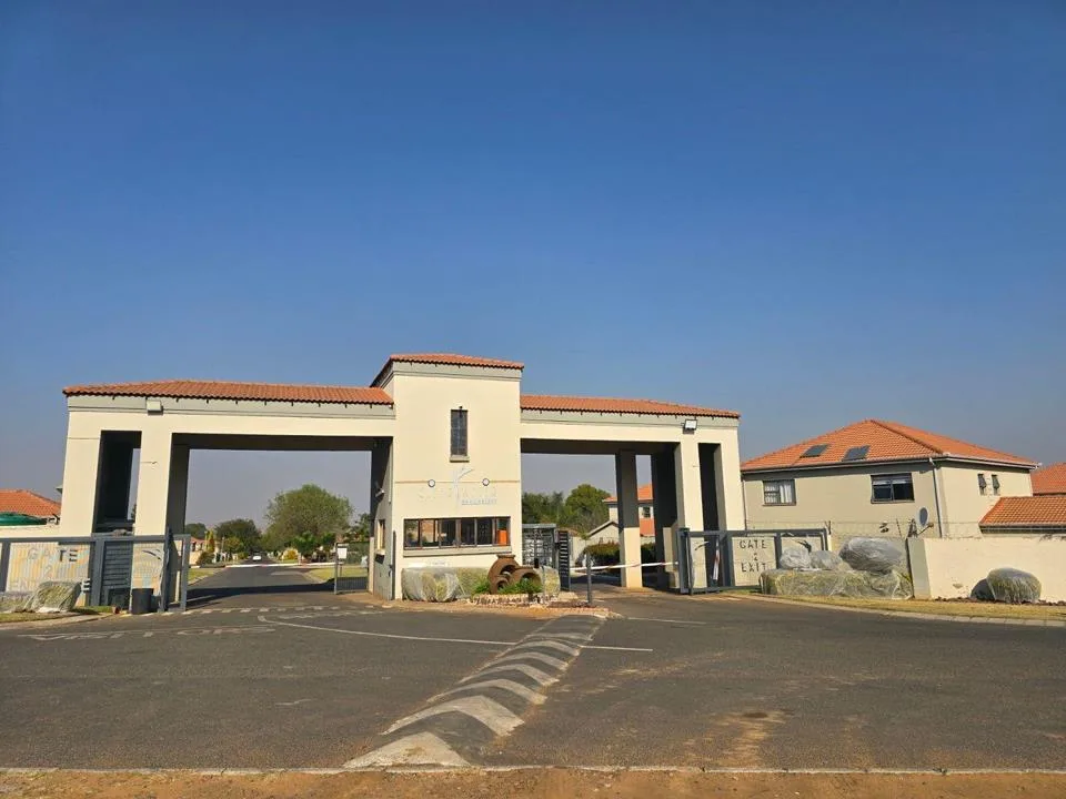 3 Bedroom Townhouse to rent in Jackaroo Park
