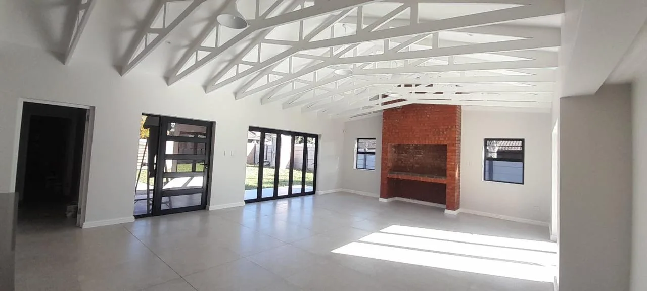 4 Bedroom House for sale in Wavecrest