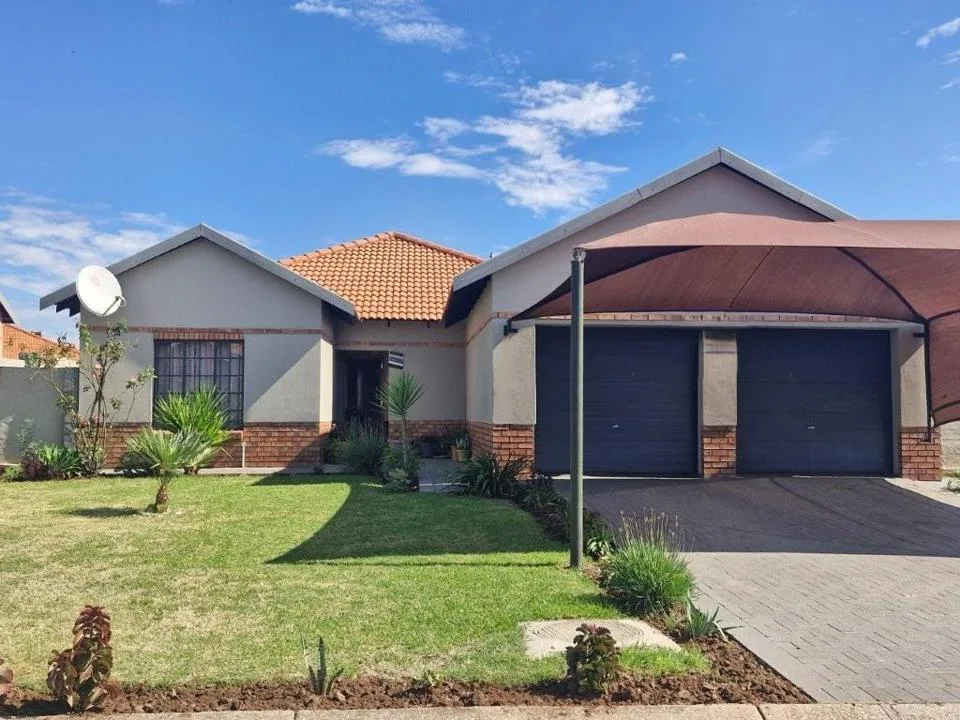 3 Bedroom House for sale in Waterkloof East