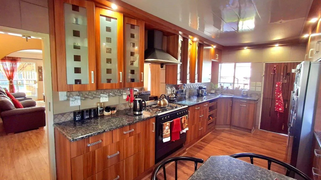 4 Bedroom House for sale in Vaalpark