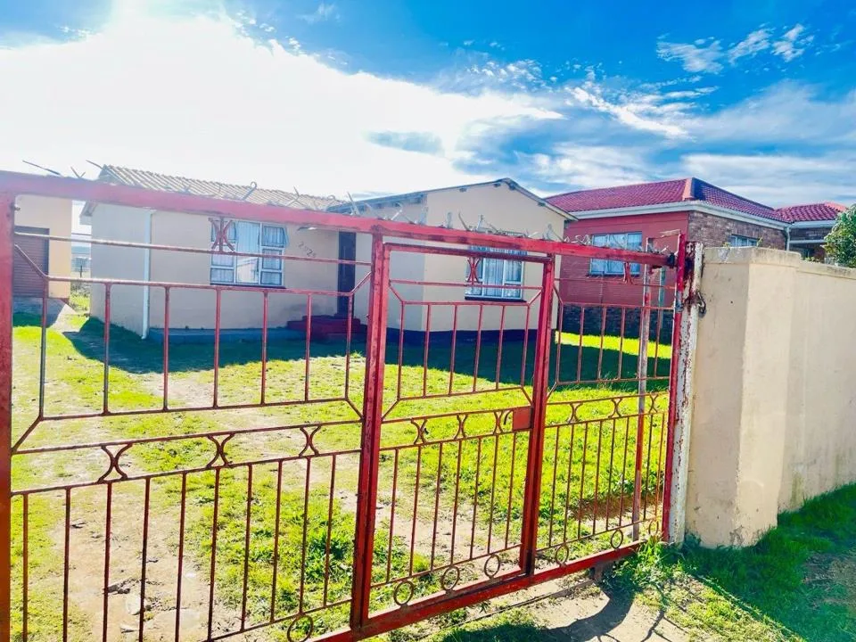 2 Bedroom House for sale in Dimbaza