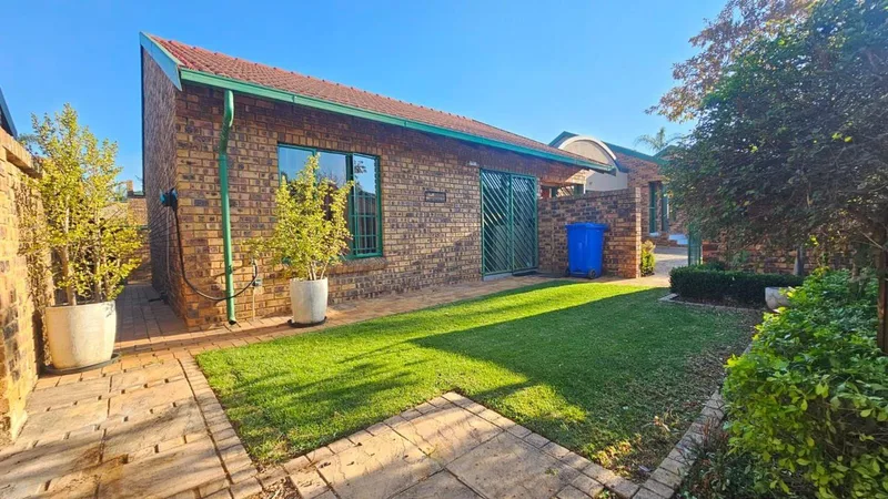 2 Bedroom Townhouse to rent in Moreleta Park