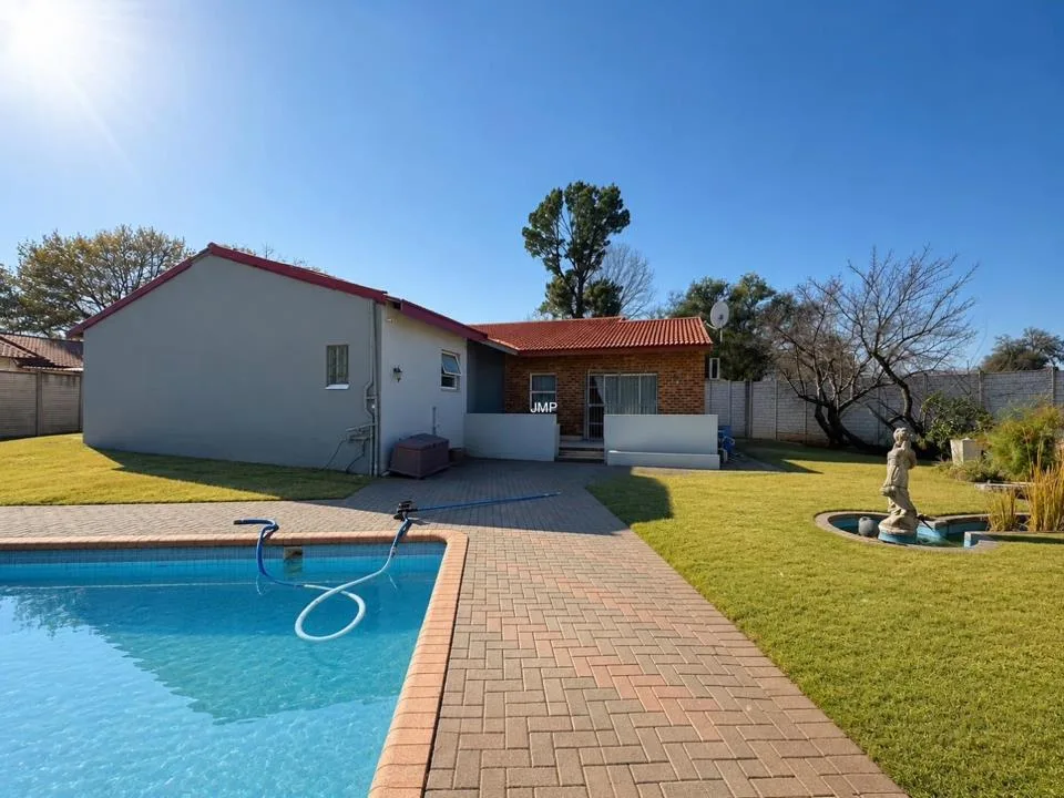 4 Bedroom House for sale in Sasolburg Ext 11