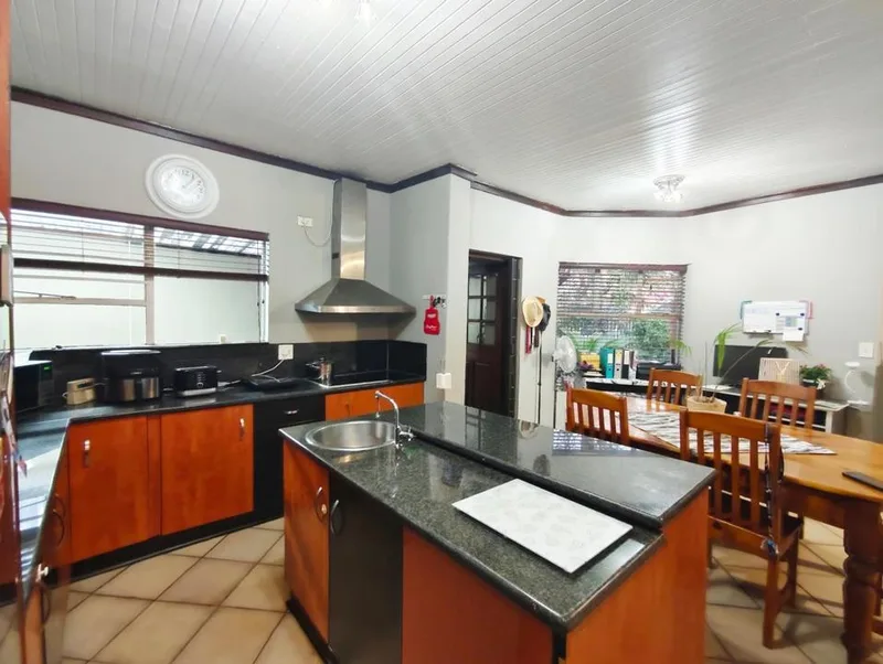 3 Bedroom House for sale in Langenhovenpark