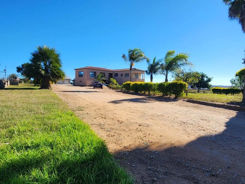 6 Bedroom House for sale in Doornspruit