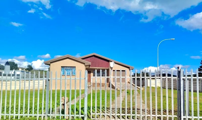 3 Bedroom House for sale in Heuwelkruin