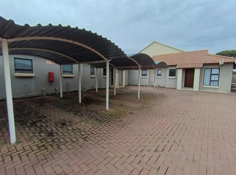 2 Bedroom Townhouse for sale in Flamwood