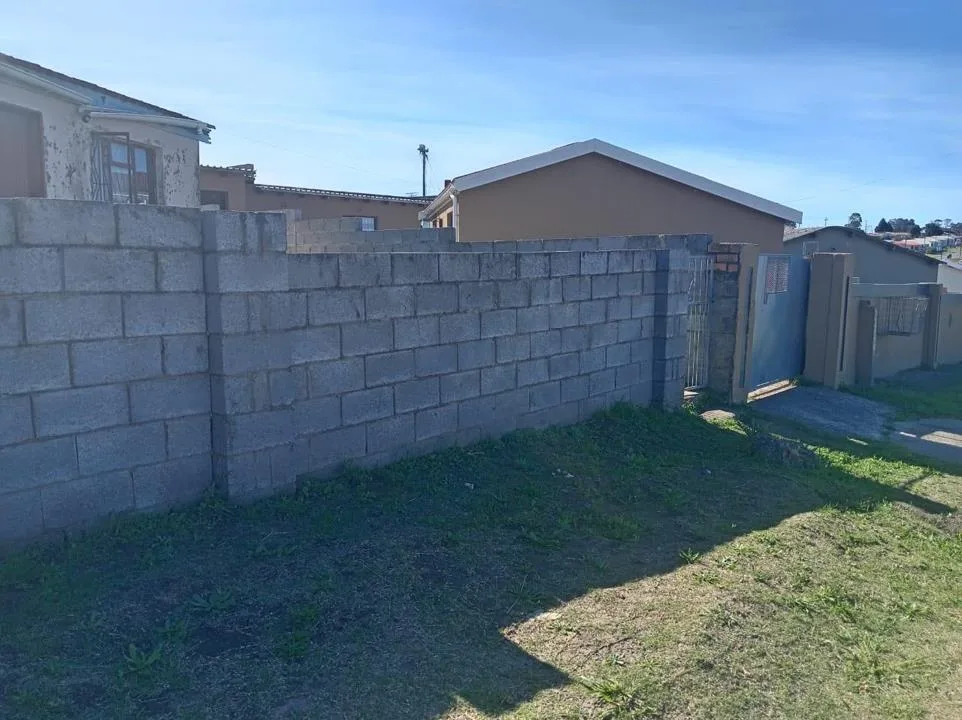 2 Bedroom House for sale in Mdantsane Nu 11