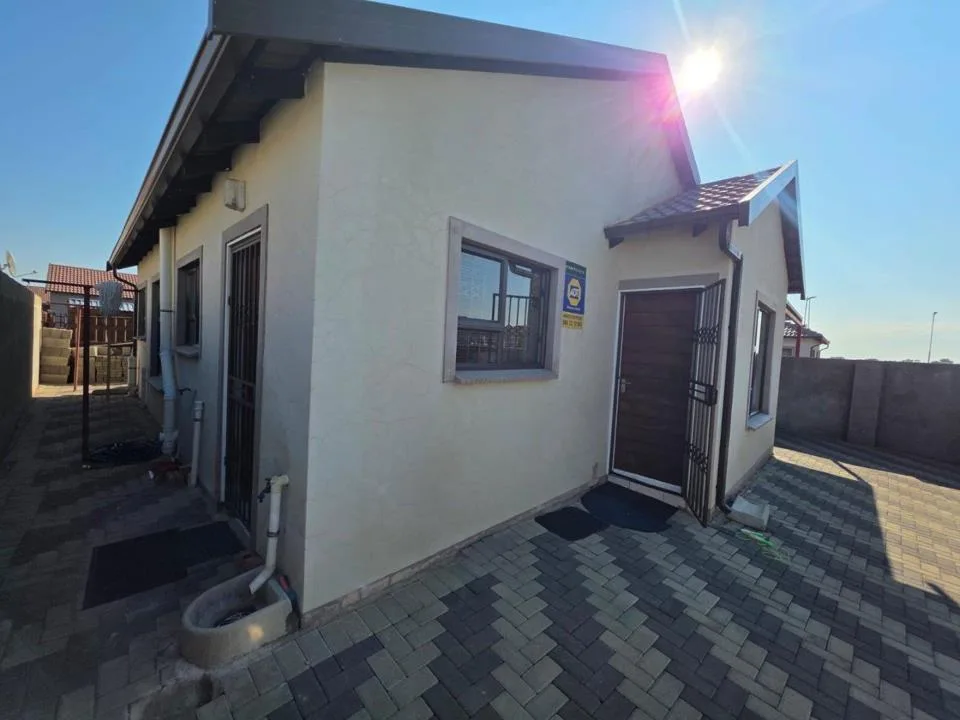 3 Bedroom House for sale in Raceway
