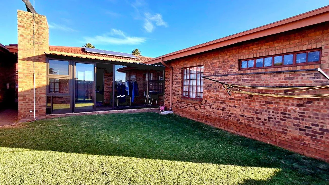 3 Bedroom Townhouse for sale in Vaalpark