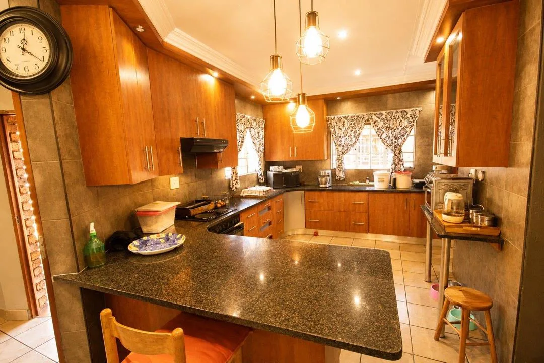 3 Bedroom Townhouse to rent in Aerorand