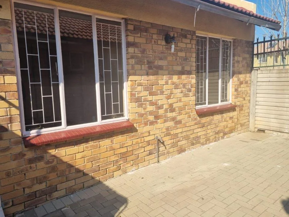 2 Bedroom Townhouse for sale in Navalsig