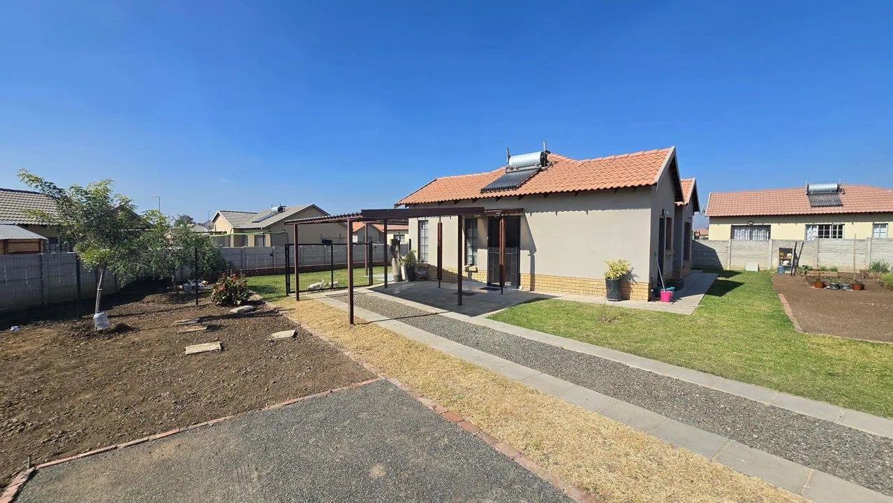 3 Bedroom House for sale in Waterkloof East