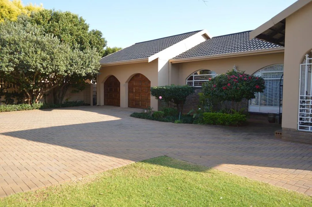 6 Bedroom House for sale in Flamwood