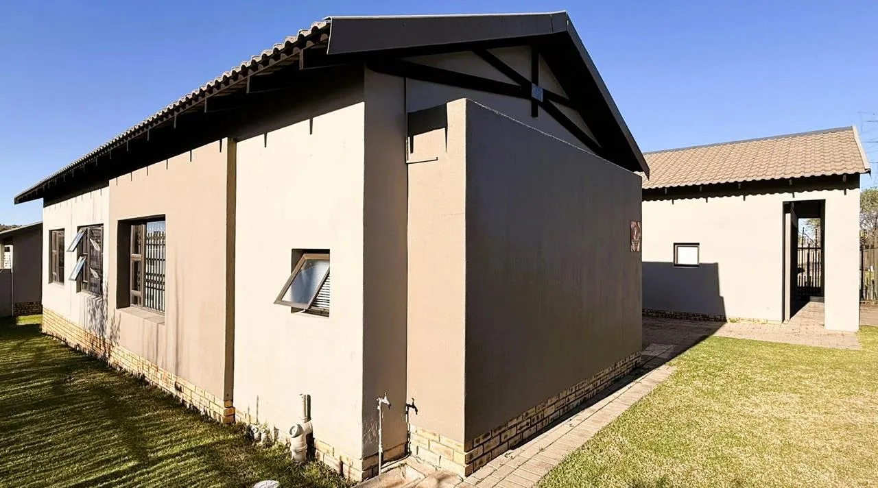 3 Bedroom House for sale in Hillside