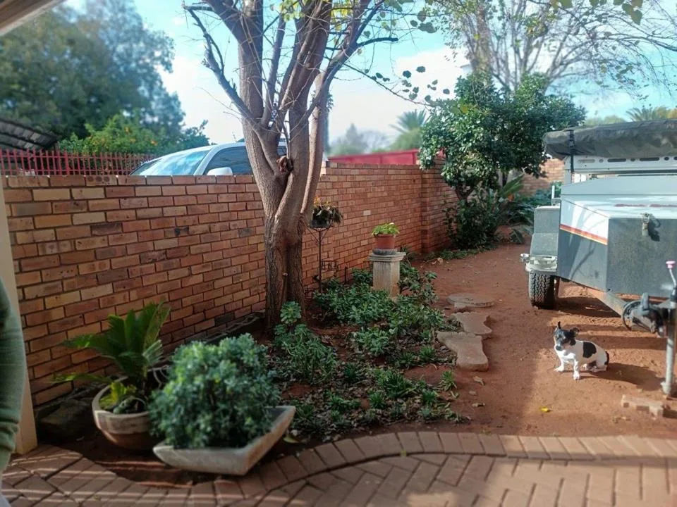 2 Bedroom Townhouse for sale in Rhodesdene