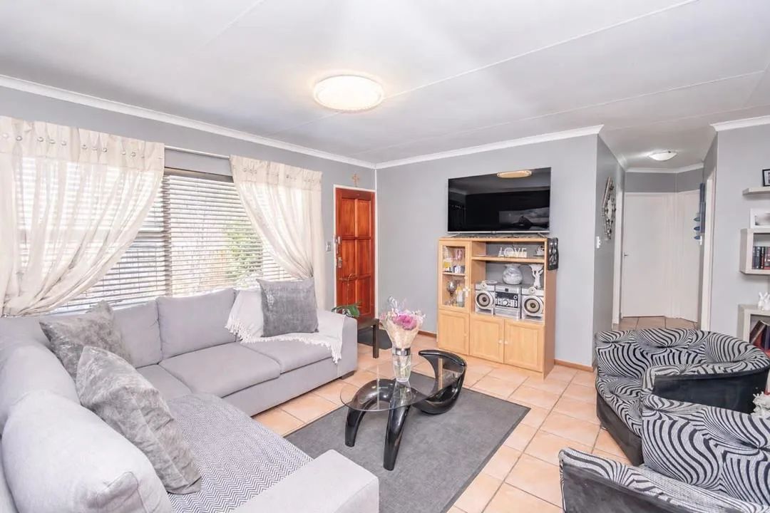 3 Bedroom Townhouse for sale in Langenhovenpark