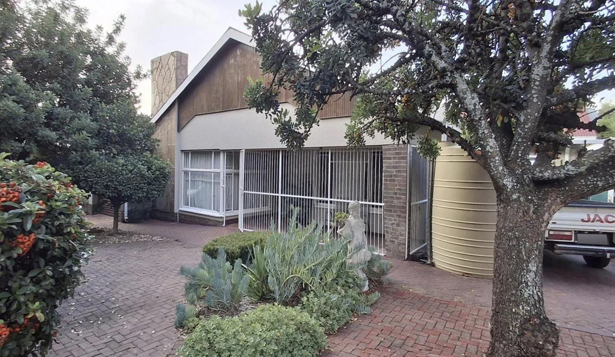 3 Bedroom House for sale in Generaal De Wet