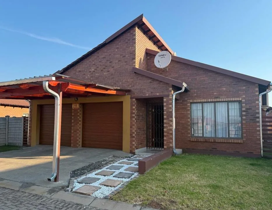 3 Bedroom House for sale in Waterkloof East Ext 2