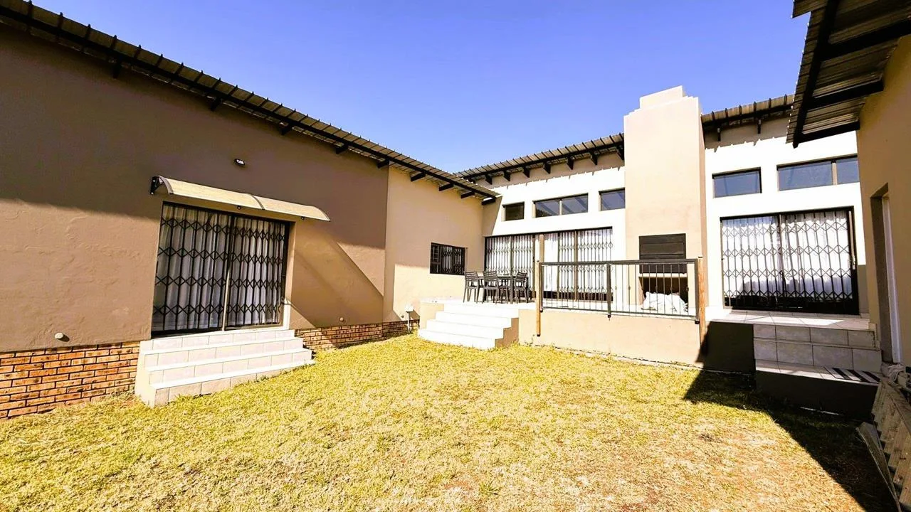 3 Bedroom House for sale in Hillside