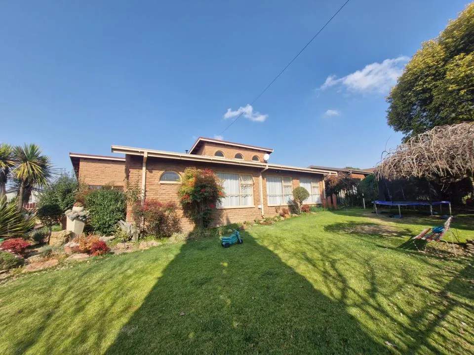 4 Bedroom House for sale in Panorama