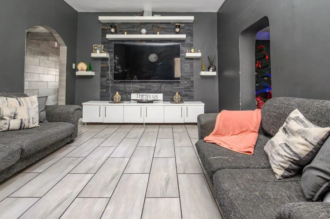 7 Bedroom House for sale in Algoa Park