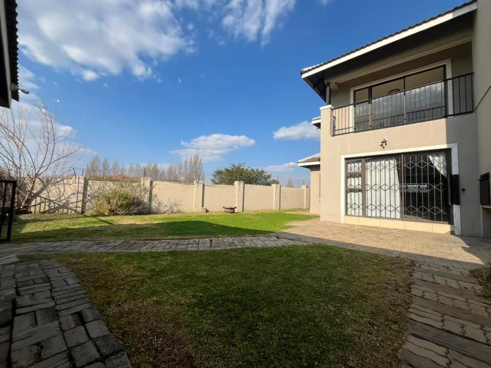 3 Bedroom Townhouse for sale in Shellyvale