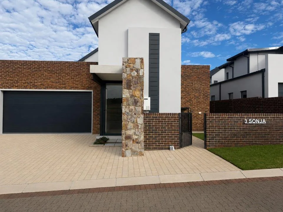3 Bedroom House for sale in Helderzicht Eco Estate