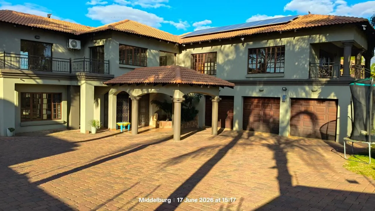 4 Bedroom House for sale in Aerorand