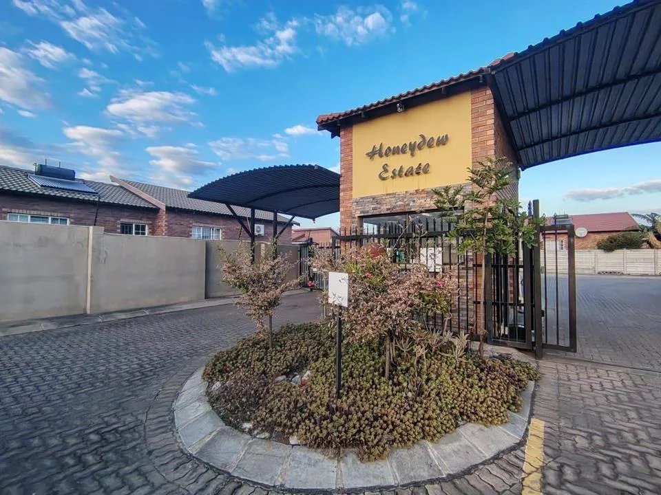 3 Bedroom House for sale in Waterval East