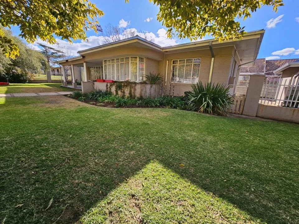 5 Bedroom House for sale in Eureka