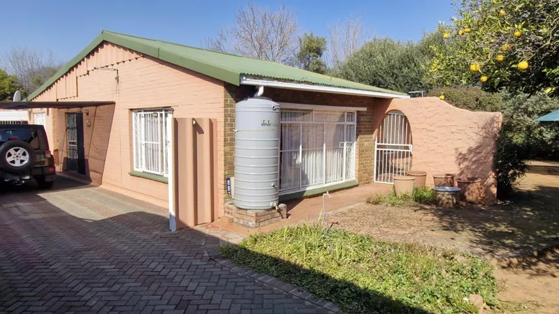 4 Bedroom House for sale in Generaal De Wet